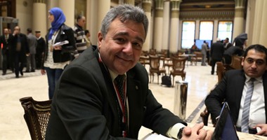 النائب عمرو صدقى يوقع استمارة تزكية الرئيس.. ويؤكد: سنكون فى مقدمة الدول