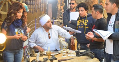 العباس السكرى يكتب: من يمول أفلام بير السلم؟