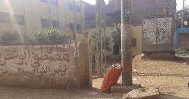 قارئ يناشد محافظ سوهاج ببناء سور مدرسة تم هدمه من 8 شهور فى البلينا