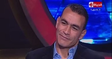 بالفيديو..عصام الحضرى تعليقا على خلع زوجته للحجاب: "كل واحد يخليه فى نفسه"