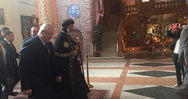 المستشار عدلى منصور يصل الكاتدرائية لتهنئة البابا تواضروس بعيد الميلاد