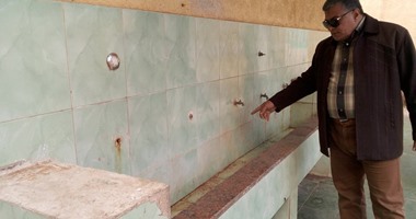 الأهالى يهاجمون رئيس مدينة السنبلاوين بالحجارة لمنعه من تركيب مضخات لضعف المياه