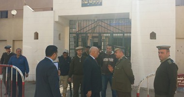بالصور.. مدير أمن قنا فى زيارة مفاجئة لمركز شرطة نقادة