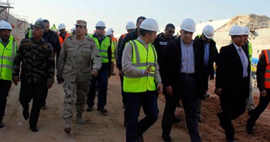 بالصور.. محلب وكامل الوزير يتفقدان العمل بأنفاق قناة السويس فى الإسماعيلية