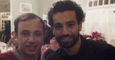 بالصور.. محمد صلاح وتوتى ضيوف دى روسى على العشاء
