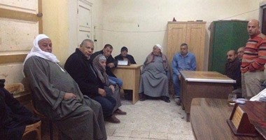 بالصور.. اعتصام أهالى برج البرلس اعتراضا على منعهم من البناء