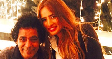 زينة تنشر صورها مع الكينج ونجوم الفن فى عيد ميلاد إلهام شاهين