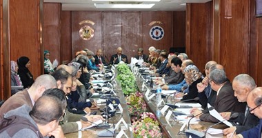 مليونا جنيه لنظافة السويس.. والمحافظ: سنحاسب المقصرين  