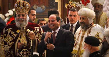 بالفيديو.."الرئيس فى قلب الكنيسة"..السيسى يهنئ الأقباط بـ"عيد الميلاد" ويوصى المصريين بـ"الاتحاد"..ويعتذر عن تأخر ترميم الكنائس المحترقة.. والمشاركون يهتفون: يحيا الرئيس.. والسيسى يرد: تحيا مصر بشعبها