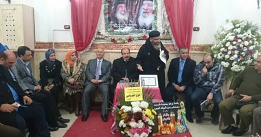 بالصور.. محافظ الدقهلية ومدير الأمن يهنئان أسقف المنصورة بعيد الميلاد