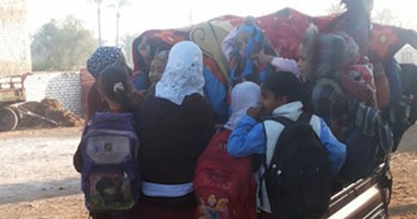 صحافة المواطن.. "التروسيكل" وسيلة نقل تلاميذ ابتدائى إلى مدارسهم بالمنيا
