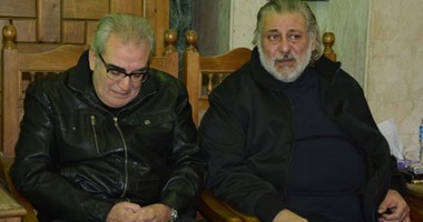 بالفيديو..المخرج محمد النجار يذرف الدموع فى عزاء ممدوح عبد العليم