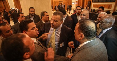 شد وجذب فى "دعم مصر" بسبب "وكيل البرلمان".. ونائب: "اللى بيعمله بكرى ميصحش"