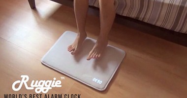 بالفيديو.. منبه ذكى لا يتوقف عن الرنين إلا بالوقوف عليه لمدة 3 ثوان