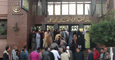  بالصور.. زحام شديد على البنوك فى الدقهلية 