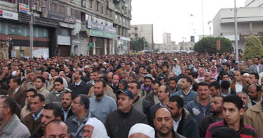 بالصور.. آلاف المتظاهرين بالمنصورة يطالبون بإسقاط النظام