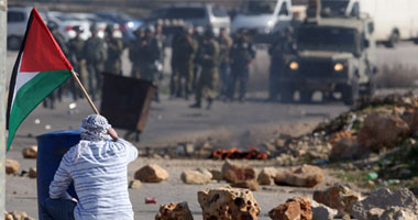 الاحتلال يعتدى على الفلسطينيين بـ"الأقصى" ومستوطنون يقتحمون المسجد