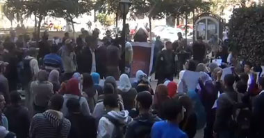 وقفة تضامنية أمام جامعة القاهرة فى ذكرى "يوم الأرض" الفلسطينية
