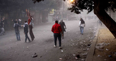 حرب شوارع فى محيط الداخلية بين المتظاهرين وأهالى عابدين