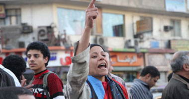 بالصور.. مسيرة تجوب شوارع شبرا فى ذكرى تنحى مبارك