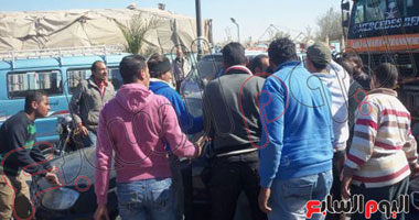 بالصور.. اضطرابات فى محافظات مصر.. قطع الطرق بشمال وجنوب سيناء وكفر الشيخ والسويس.. وموجة إضرابات فى أسيوط والشرقية والبحر الأحمر والوادى الجديد والفيوم للمطالبة بالتعيين.. واستمرار أزمات الوقود