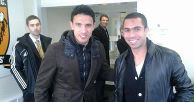 وصول فتحى وجدو إلى معقل هال سيتى