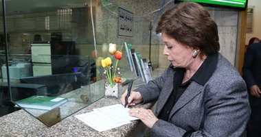 جامعة المنصورة: جيهان السادات تتبرع لمركز زراعة الكبد بالجامعة