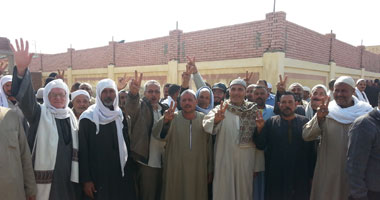 إضراب موظفى التعاونيات الزراعية بإدكو احتجاجا على استبعاد مديرهم