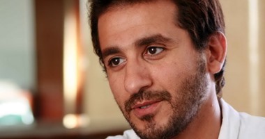 أحمد حلمى يشجع متابع له بـ"تويتر" على التخسيس