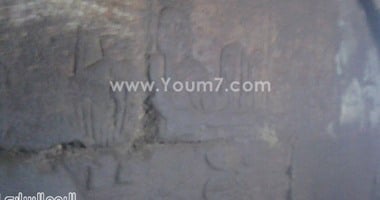 بالصور..آثار أسوان تعاين موقع اكتشاف جدار مقبرة فرعونية جديدة