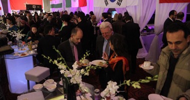 مهرجان "التذوق الأول".. 12 دولة تقدم أشهر أكلاتها بضيافة مصرية.. تذوق طعام الشعوب فرصة للتعرف على الثقافات.. فطيرة الذرة بأوراق الموز من المكسيك.. والتبولة رمز الضيافة اللبنانية