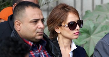 محامى الفنانة زينة يطلب تحريات جديدة عن دخل أحمد عز