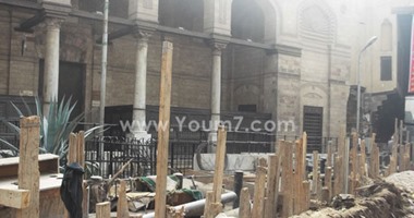 بالصور..آثار مصر تستغيث.. القاهرة الفاطمية مأوى للباعة الجائلين.. ومتحف الفن الإسلامى يحتاج 4 سنوات لترميمه.. وسور مجرى العيون وقناطر بن طولون يتحولا لمقلب قمامة..وجبانة المماليك يحتلها أهالى المنطقة