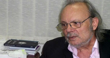 "الكُتَّاب العرب" يعنى الشاعر الكبير أنسى الحاج