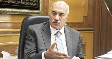 القابضة للغزل تحذر المزارعين من بيع القطن للتجار وتربط تسليمه بصرف الدعم