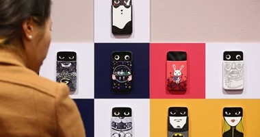 بالصور.. LG تروج لهاتفها المميز AKA فى معرض فنى