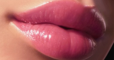 5 وصفات طبيعية للعناية "بشفايفك" .. لو عايزة شفايف أنجلينا