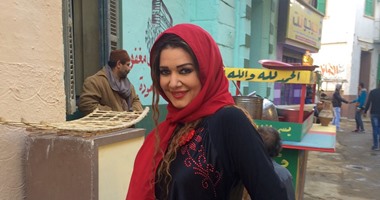 بالصور.. حسناء سيف الدين بائعة شاى فى "ألوان الطيف"