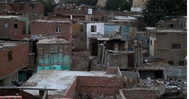 ما لا تعرفه عن المناطق العشوائية بمصر فى 60 معلومة.. عدد المناطق غير الآمنة 351 يسكنها حوالى مليون مواطن.. و37.5% من حجم العمران غير مخطط.. وتكلفة تطوير المناطق المهددة للحياة يتجاوز الـ14 مليار جنيه