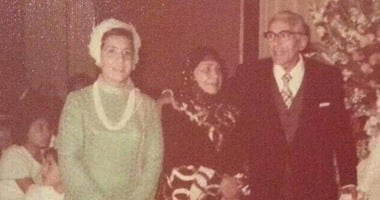 نشطاء يتداولون صورة نادرة لـ حسين صدقى بعد الاعتزال وتقدم العمر