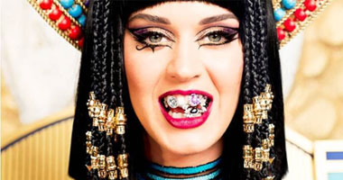 آلاف العرب يقتحمون صفحة كاتى بيرى بسبب ظهور لفظ الجلالة فىDark Horse