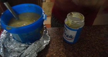 بالصور.. فريق "فينا خير" يوزع 80 "برطمان سعادة" فى شوارع المنصورة