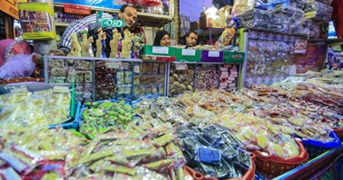 لكل أفراد الأسرة.."سليم.. مريض.. طفل.. سمين".. نصائح ذهبية للاستمتاع بحلوى المولد دون أضرار.. احترسوا من المكسرات واكتفوا بقطعة صغيرة والبسيمة والملبن الأفضل لمرضى المفاصل واشربوا بردقوش وزنجبيل وشمر
