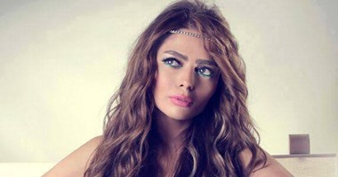 نجلاء البغدادى تقدم طرقًا بسيطة وآمنة لتنظيف العيون