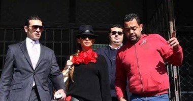المحامى طارق جميل: زينة "مقاتلة".. ويحق لها استخراج شهادة ميلاد لطفليها من عز