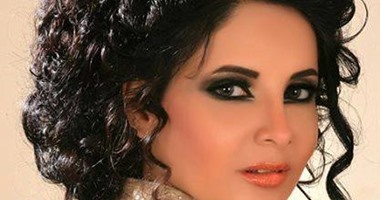 خبيرة تجميل تقدم نصائح لوضع ظلال العيون