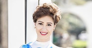 منة شلبى تتجول مع "نوارة" فى شوارع القاهرة