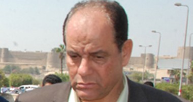 رئيس حى المقطم ردا على تقبيل سيدة يده:الصورة من سنتين وبراعى ربنا مع الناس