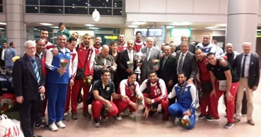 بالصور.. عودة منتخب الطائرة بعد التتويج بالبطولة العربية