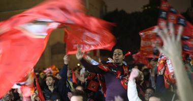 جماهير الأهلى تتسبب فى شلل مرورى بقصر النيل وكوبرى أكتوبر